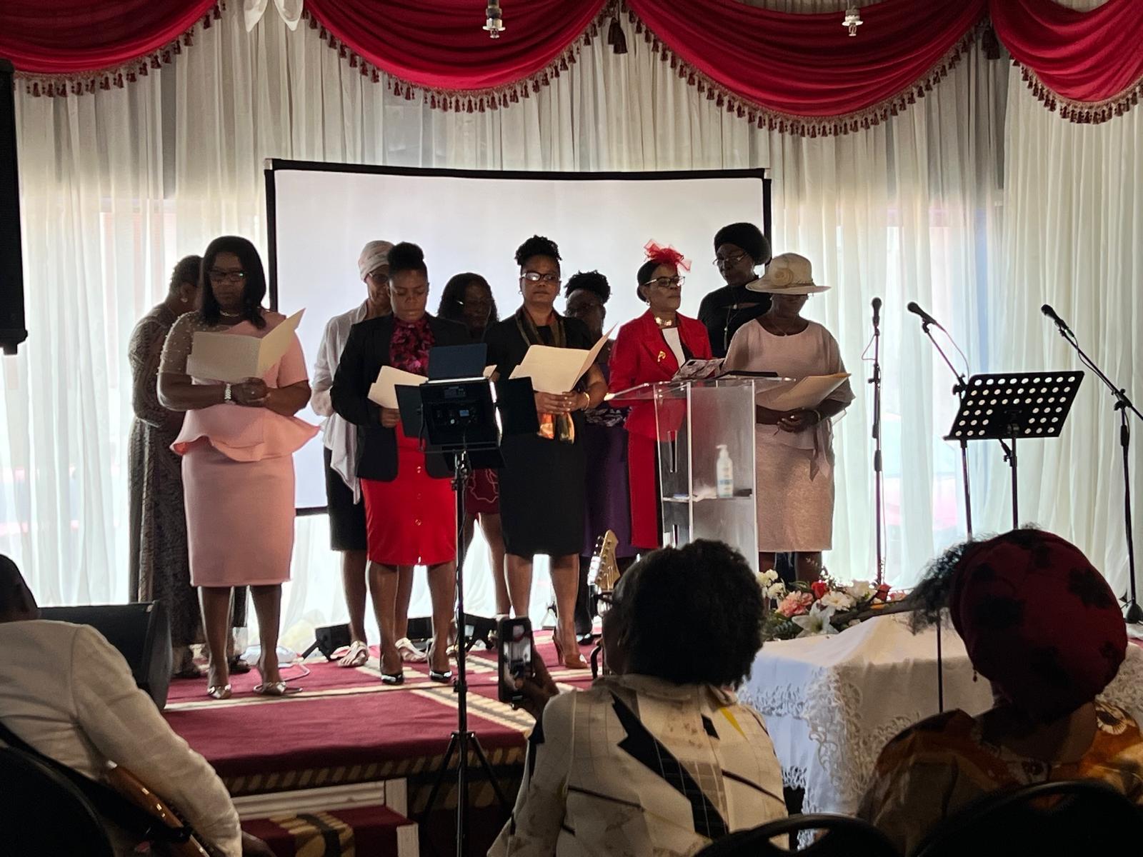 Une présentation du ministère des femmes pendant une célébration